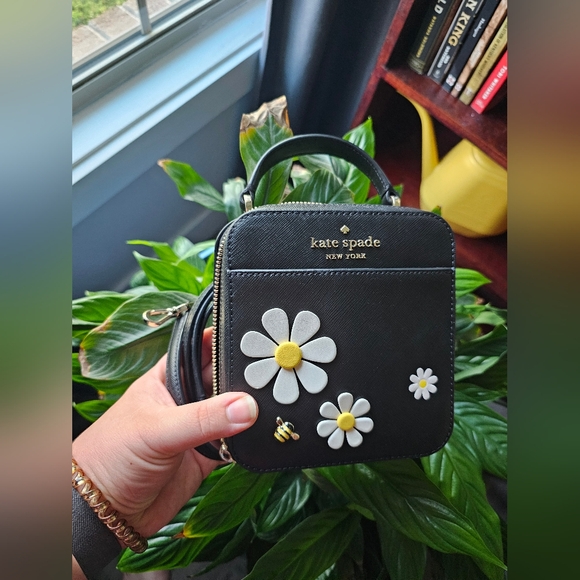 Kate Spade Daisy Flower Vanity Crossbody Purse - Picture 5 of 8